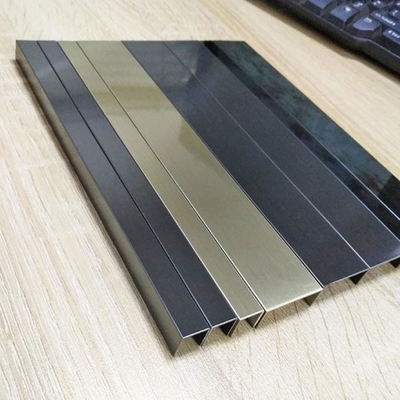 장식적 금속 스테인레스 스틸 타일 정비 Ｕ 모양이 형성되 HL 닦0.35 밀리미터 내지 1.2 밀리미터