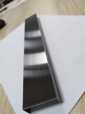 좋은 가격 금색 U 모양 스테인리스 스틸 레이드 트림 울타리 고대 1.2mm 두께 온라인으로