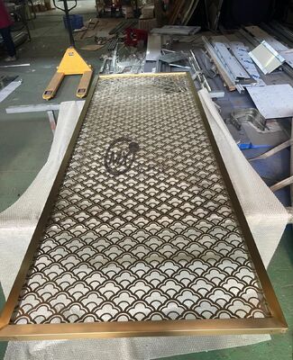 좋은 가격 슬림 디자인 스테인리스 스틸 스크린 파티션 PVD 접착 티타늄 및 미러 8k 폴란드어 장식 공간 분할기 온라인으로